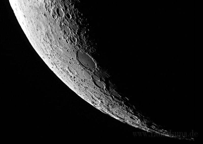MondRand.jpg - Abnehmender Mond Ausschnitt