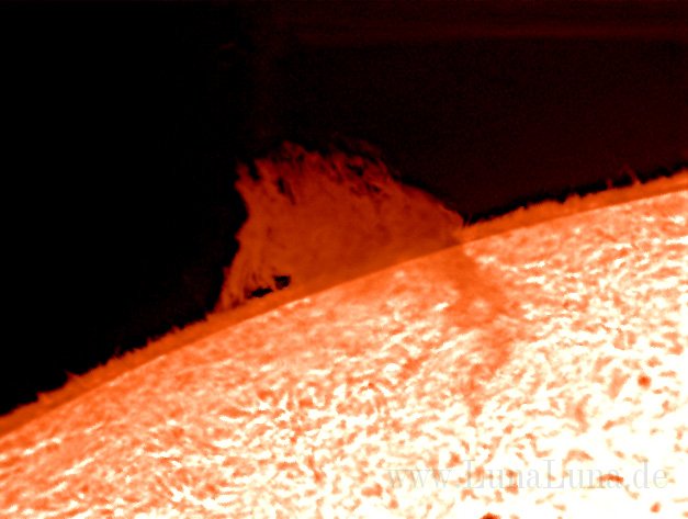 Sonne2b.jpg - Protuberanz am Sonnenrand