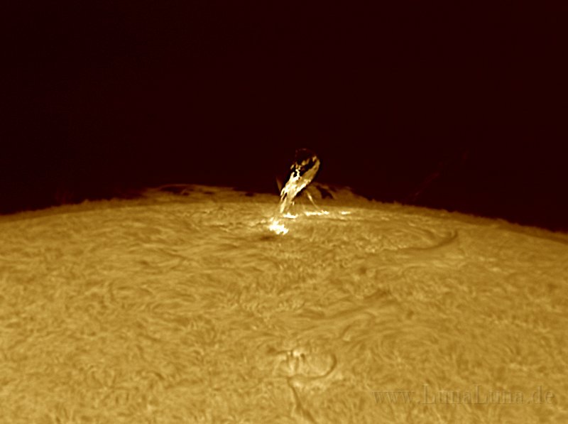 Sonne5a.jpg - Protuberanz und Flares